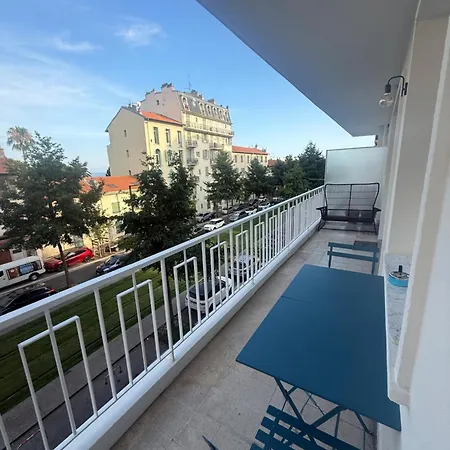 Moderne 3 Pieces Climatise Avec Balcon, A 2 Min *