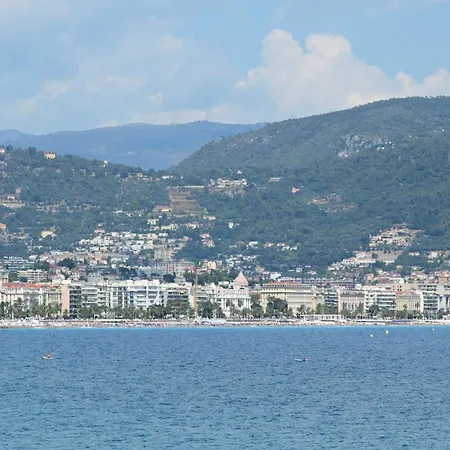 Moderne 3 Pieces Climatise Avec Balcon, A 2 Min דירה