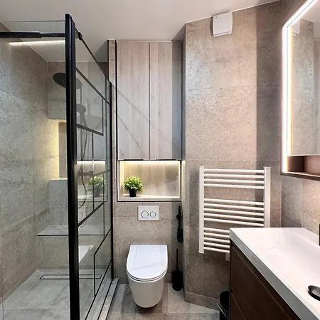 Moderne 3 Pieces Climatise Avec Balcon, A 2 Min Apartman Nizza